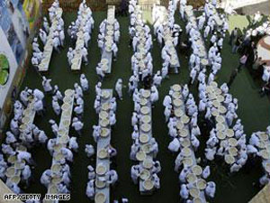 لبنان يطيح بإسرائيل أرضاً بطبق حمص زنته 11 طنا