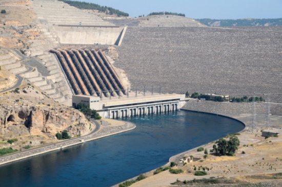 التحالف الدولي يسعى لحماية سد الفرات في الرقة