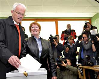 حلفاء ميركل يقرون بالهزيمة    