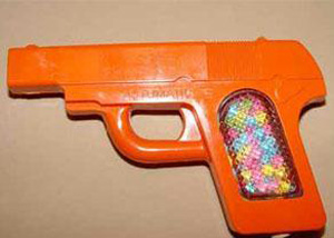  كندا تتهم مصريا بالإرهاب بسبب "مسدسات بلاستيك"