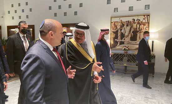 وزير خارجية البحرين يستقبل بينيت .. بالفيديو وزير خارجية البحرين يستقبل بينيت .. بالفيديو