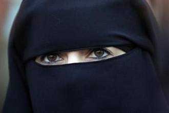 فرنسا تقرّ اليوم الخطوة الأولى على طريق حظر النقاب بالأماكن العامة 