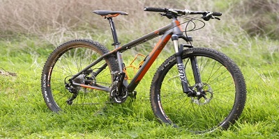 شاهد.. انشغل بالهاتف فصدم راكب دراجة حتى الموت!