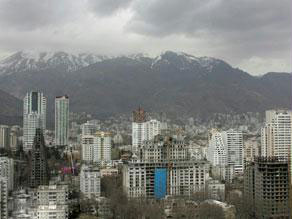 طهران: السفير الباكستاني ينجو من هجوم بسكين