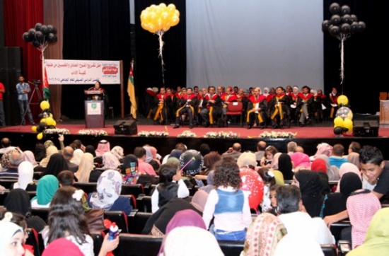 كلية الآداب في "الأردنية" تحتفل بتخريج الفوج (51) من طلبة الفصل الصيفي