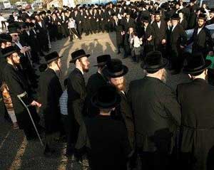 متطرفون يهود يؤدون طقوسا خاصة في باحات الاقصى