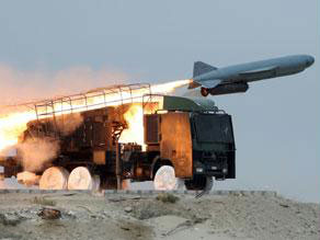 إيران تُنذر "المغامرين" بصواريخ "كروز" ذكية