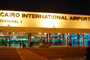 مصر توقف مسافرا قادما من نيويورك بحوزته مسدسين وأسلحة بيضاء