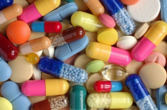 هل يجب تجنب الفيتامينات قبل عمليات التجميل؟ هل يجب تجنب الفيتامينات قبل عمليات التجميل؟