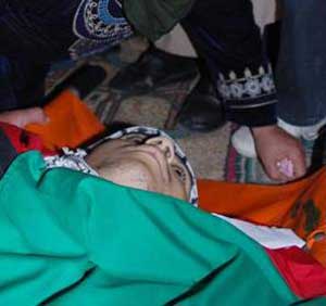 إستشهاد فتى فلسطيني برصاص مستوطنين في الضفة الغربية