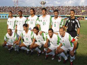    استقبال حافل لبعثة المنتخب الجزائري لكرة القدم بمطار جنيف  