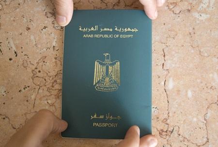 مصري يتخلى عن جنسيته لفشله بالحصول على عمل مصري يتخلى عن جنسيته لفشله بالحصول على عمل