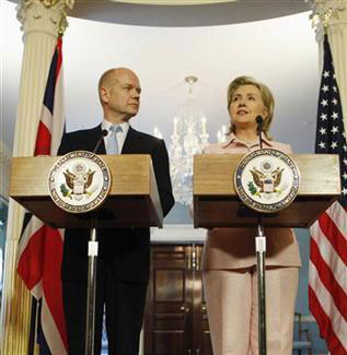 كلينتون تقول لولا يواجه مهمة شاقة في ايران