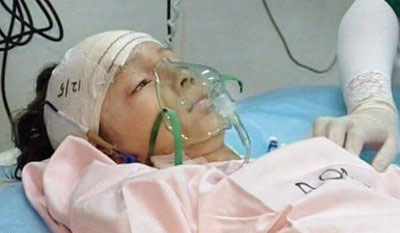 الطفل الناجي من حاث تحطم الطائرة الليبية: لا أتذكر شيئا عن سقوط الطائرة .. أريد منزلي