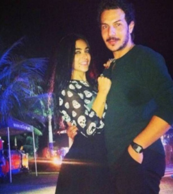 زوجة باسل خياط تشعر بالغيرة وهكذا تتصرف مع المعجبات!