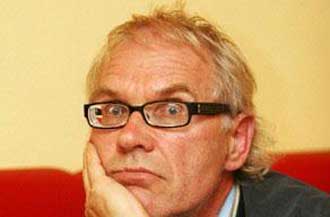 إضرام النار بمنزل الرسام السويدي "المسيء" للنبي عليه السلام