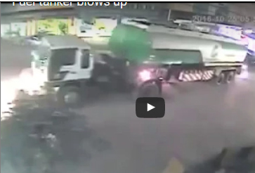 شاهد..  لحظة انفجار شاحنة وقود بباكستان بعد انقلابها