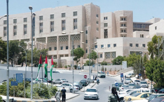 عمان : غاضبون يقتحمون مستشفى البشير ... بعد مشاجرة في حي نزال عمان : غاضبون يقتحمون مستشفى البشير ... بعد مشاجرة في حي نزال