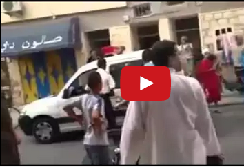 لص مغربي يهرب من سيارة الشرطة