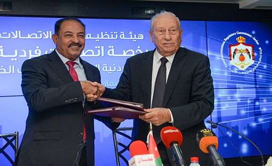 الكهرباء الأردنية وأمنية تطلقان رسمياً الشركة الأردنية للألياف الضوئية الكهرباء الأردنية وأمنية تطلقان رسمياً الشركة الأردنية للألياف الضوئية