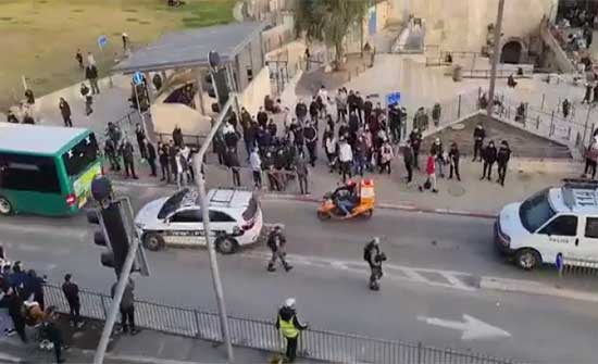 بالفيديو : إصابة جنديين "إسرائيليين" في عملية طعن بالقدس المحتلة بالفيديو : إصابة جنديين "إسرائيليين" في عملية طعن بالقدس المحتلة
