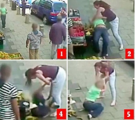 بالفيديو: عشرينية تسحل أربعينية من شعرها بسبب "موقف سيارة" بالفيديو: عشرينية تسحل أربعينية من شعرها بسبب "موقف سيارة"