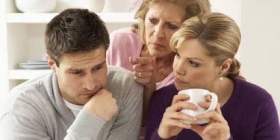 9 نقاشات لا تخوضيها مع زوجة ابنك 9 نقاشات لا تخوضيها مع زوجة ابنك