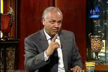 مصطفى بكري يعتصم بالبرلمان 