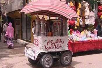 تجار مصريون يستخدمون الآيات القرانية "للترويج" لبضائعهم 