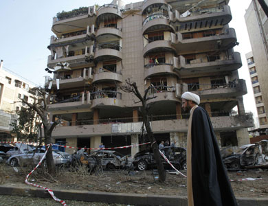 محيط السفارة الإيرانية في بيروت منطقة ‘معزولة ومنكوبة’ بعد التفجير الانتحاري المزدوج