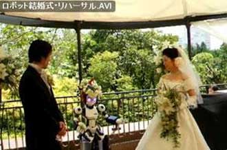 قس آلي" يعقد قران عروسين يابانيين 