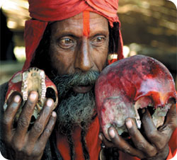 مشعوذ تونسي يعالج المصابين بالعجز باغتصاب زوجاتهم أمامهم