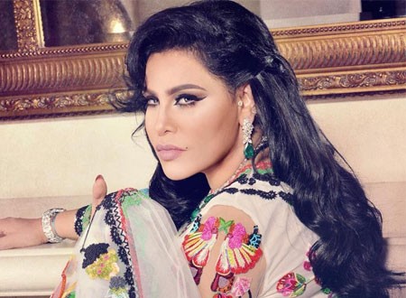 صورة| قبلة زوج أحلام لها تشعل مواقع التواصل الإجتماعي صورة| قبلة زوج أحلام لها تشعل مواقع التواصل الإجتماعي