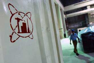 واشنطن ترد على طهران بمسودة عقوبات تطال البنوك والحرس الثوري 