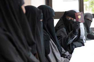 فرنسا تستعد لإقرار "حظر النقاب" بمواجهة سياسية ودينية عاصفة 