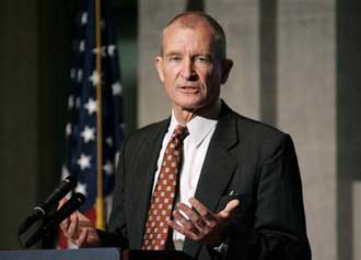 رئيس الاستخبارات الأمريكية يُعلن استقالته من منصبه 