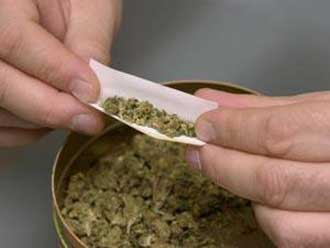  المصريون ينفقون 30مليار جنيه سنوياً علي المخدرات والمحمول 