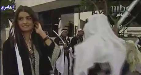 الى مذيعة أردنية : شو قصتك يا بنت ترقصين في الشارع ؟ 