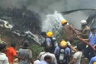 160 قتيلاً بتحطم طائرة هندية بمطار مانغلور