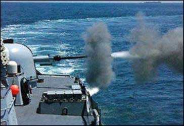 زوارق الاحتلال تقصف شواطئ غزة  