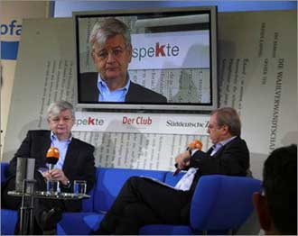 انتقاد معالجة ميركل أزمة اليورو   