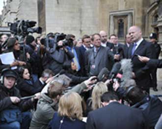 وزراء بريطانيون يزورون أفغانستان    