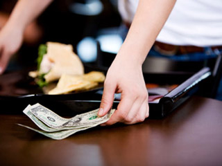 بقشيش بـ400 دولار لفاتورة بـ6 دولارات