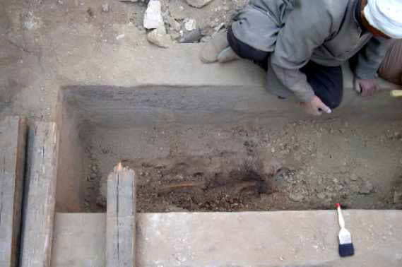 اكتشاف 45 مقبرة أثرية في مصر تضم توابيت خشبية وبداخلها مومياواتها 