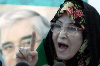 زوجة حسين موسوي: تعرضتُ للضرب وغاز الفلفل ولكني لن أتراجع