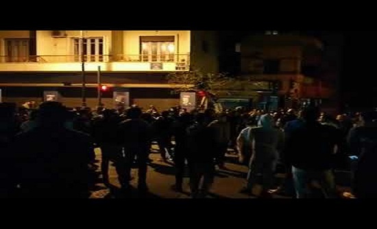 بالفيديو : المئات يتظاهرون وسط بيروت احتجاجا على السياسات المصرفية للبلاد