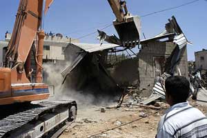 جرافات الاحتلال تشرع بتجريف أراض شاسعة غربي بيت لحم