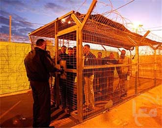 الشاباك " يكشف عن اعتقال مجموعة نقلت الأموال لأسرى حماس والجهاد