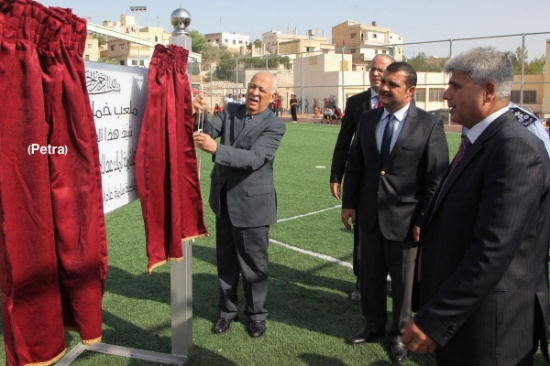 العيسوي يتفقد ويفتتح مجموعة من مشروعات المبادرات الملكية السامية في عمان والزرقاء العيسوي يتفقد ويفتتح مجموعة من مشروعات المبادرات الملكية السامية في عمان والزرقاء