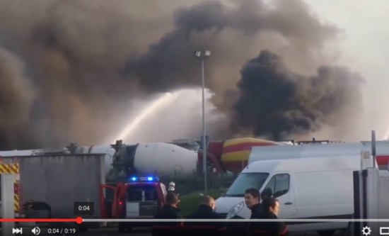 بالفيديو : شاهد انفجار مصنع الكيماويات في فرنسا